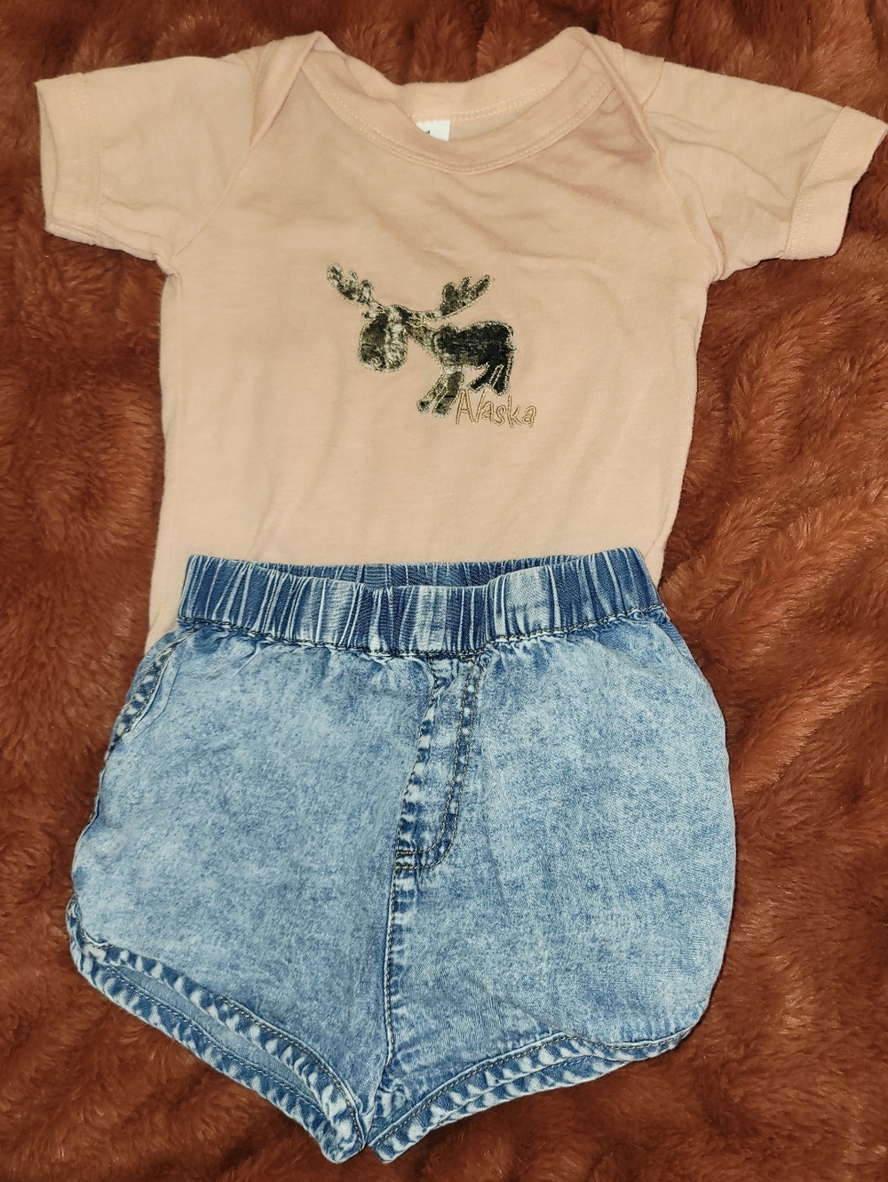 Moose Onesie & Shorts 6-12m